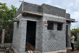 Cận cảnh hàng loạt nhà vệ sinh 200 triệu đồng/cái