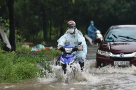Đường Hà Nội thành sông và công trình chống ngập 10 năm không về đích