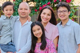 "Mắt nai" Hồng Ngọc: Mỹ nhân Vbiz có cuộc sống viên mãn nhất ở trời Tây