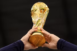 Hé lộ bí mật thú vị dưới đáy cúp vàng World Cup 