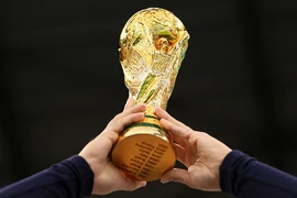 Hé lộ bí mật thú vị dưới đáy cúp vàng World Cup 