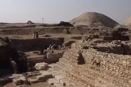 Phát hiện xác ướp người phụ nữ bí ẩn mang khuôn mặt vàng ròng