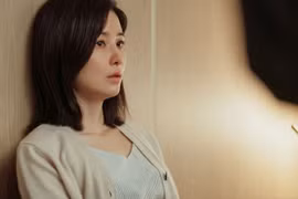 Giữa đêm chồng bạn thân nhắn tin khiến tôi chết lặng