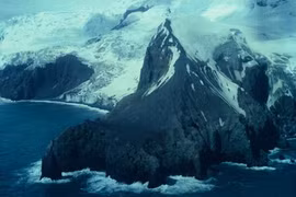 Hòn đảo “cô đơn” nhất thế giới, cõng trên mình bí ẩn quỷ dị 