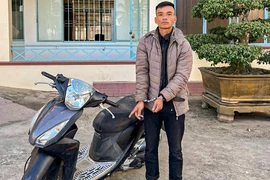 Trộm xe máy của bệnh nhân mang vào nghĩa trang cất giấu