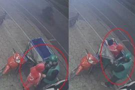 Cảm động hình ảnh ông bố shipper cho con ngồi vào giỏ hàng tránh rét