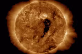 Mặt trời đổ bộ Trái Đất 2/12, bao nhiêu vệ tinh bị rơi rụng?