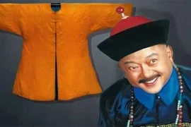 “Áo miễn tội chết” Hòa Thân khoe Kỷ Hiểu Lam có thực sự tồn tại?