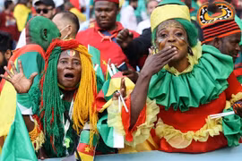 Màn hóa trang tài tình của các "cầu thủ thứ 12" tại World Cup 2022