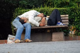 Lạ lùng ngôi làng “ru ngủ", đang làm việc bỗng rơi vào giấc ngủ say