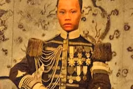 Nhờ chú dượng phiên dịch sai, vua Thành Thái bước lên ngai vàng