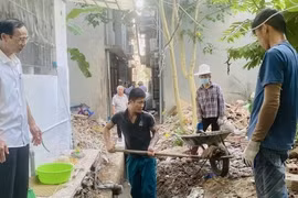 Người dân Hạ Long tháo gỡ gần 900 lồng sắt, “chuồng cọp”