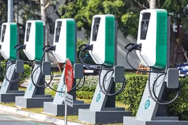 Giá điện tăng, phí sạc xe điện thế nào?