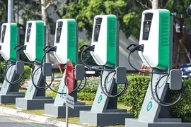 Giá điện tăng, phí sạc xe điện thế nào?