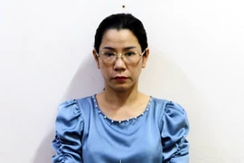 Tạm giữ hình sự nữ cán bộ văn phòng đất đai biến 6 sổ đỏ của dân thành tên mình