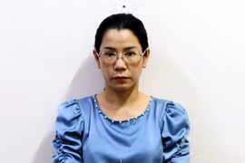 Tạm giữ hình sự nữ cán bộ văn phòng đất đai biến 6 sổ đỏ của dân thành tên mình