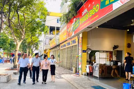 Quận Long Biên: Phố Trạm đạt chuẩn tuyến phố an toàn thực phẩm có kiểm soát