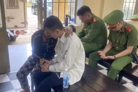 Bị chửi con không cha, thanh niên đâm hàng xóm trọng thương