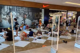 Nhiều khách sạn bị cắt điện, “thượng đế” mất tiền vẫn vạ vật 