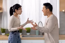 Người phụ nữ nổi điên vì thói quen kinh khủng này của chồng