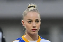 Nhan sắc nữ cầu thủ quyến rũ nhất thế giới vừa chấn thương nặng