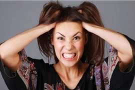 Đến nhà bạn trai không mở cửa, cô gái tức giận làm điều khủng khiếp