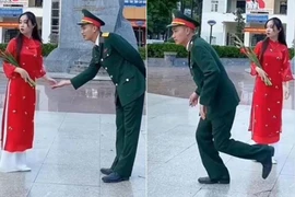 Đang chụp ảnh ngọt ngào cùng bạn gái, chàng trai vội vàng bỏ chạy 