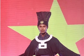 Trang phục của thí sinh Việt Nam như... Diêm Vương: NTK nói gì?