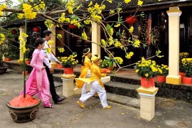 Tết Quý Mão 2023: Tuổi xông đất tốt nhất cho gia chủ 