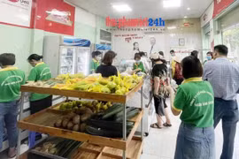 Soi Công ty Thực phẩm Ngôi Sao Xanh cấp suất ăn nghi gây ngô độc cho học sinh 