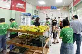 Soi Công ty Thực phẩm Ngôi Sao Xanh cấp suất ăn nghi gây ngô độc cho học sinh 