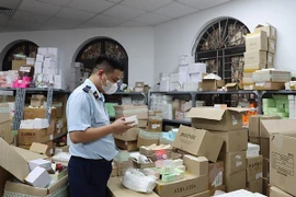 Kho hàng không rõ nguồn gốc của 'hot girl' livestream chốt vài nghìn đơn/ngày