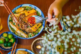 Bún nhà nghèo thành món ăn hút khách ở Hà Nội