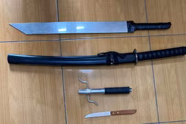 Băng cướp dùng mã tấu chống trả cảnh sát