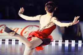 2 "tiên nữ trượt băng châu Á" khéo mặc trang phục không sợ hớ hênh