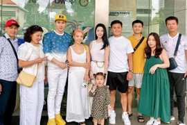 Bạn gái tin đồn của Quang Hải tung ảnh lung linh tại Pháp