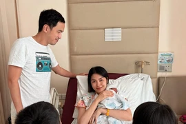 Tăng Thanh Hà hiếm hoi khoe trọn vóc dáng sau sinh