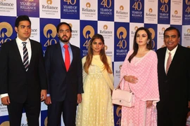 Các con của tỷ phú giàu nhất Ấn Độ không dựa hơi gia đình