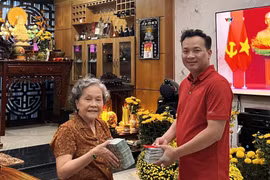 Người mẹ 75 tuổi lì xì con trai 2,5 tỷ đồng