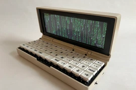 Laptop tự chế siêu nhỏ, có bàn phím cơ