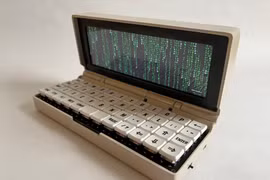 Laptop tự chế siêu nhỏ, có bàn phím cơ