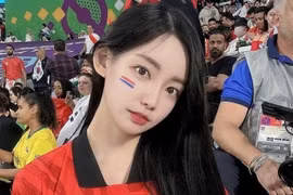 Nữ MC Hàn Quốc nổi bật trên khán đài ở Qatar vì quá xinh đẹp