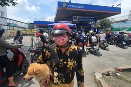 Cơn sốt thiếu xăng dầu lan rộng: Người bán, người mua đều mệt mỏi