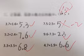 Bài toán 7,5 - 2,5 = 5 bị gạch sai, lời giải thích khiến ai cũng bất ngờ