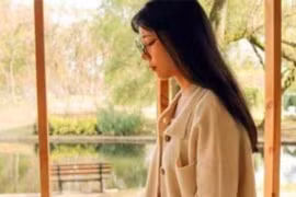 Đưa bạn trai về nhà ra mắt, trên đường thấy mẹ nhặt ve chai