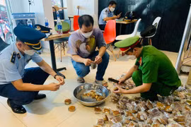 Nhập bánh Trung thu trôi nổi rồi đăng bán online kiếm lời