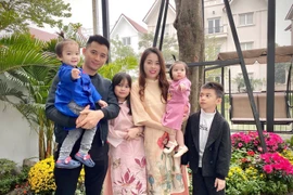 Chồng hiện tại của Hằng 'Túi' có chia sẻ về con riêng của vợ