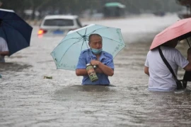 Trung Quốc gia hạn cảnh báo cấp độ vàng về mưa bão
