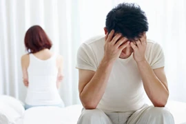 Tòm tem với gái lạ, chồng mắc bệnh hiểm rồi đổ ngay cho vợ