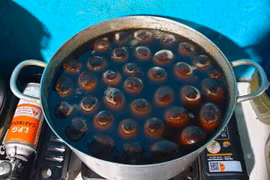 Món chè 'đen sì' ở TP.HCM, nhiều người không dám ăn